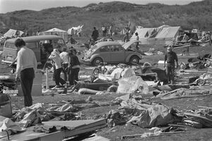 Windhoos op camping Duinoord op Ameland, drie doden en honderden gewonden, grote, Bestanddeelnr 925-7993.jpg