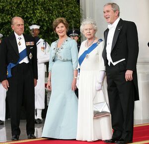First family and Elizabeth II 2007 (outside).jpg