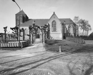 Lambertuskerk raamsdonk exterieur overzicht zuidgevel met ingangspartij-20000849.jpg