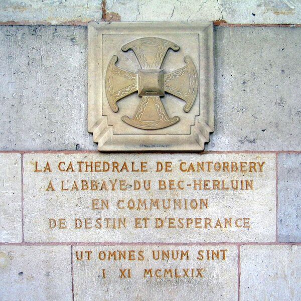 Bestand:Abbaye du Bec-Hellouin - croix anglicane.jpg