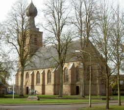 De Sint-Nicolaaskerk van Dwingeloo met ui.
