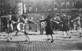 Dolle Dinsdag op het Willebrordusplein in Rotterdam