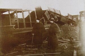 De ravage na het ongeluk met de kolentrein bij station Vlijmen, 1892