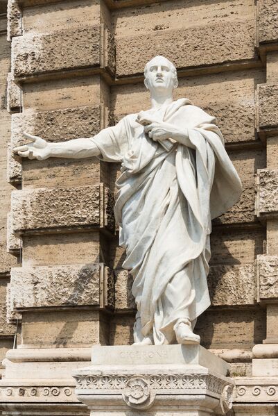Bestand:Cicero statue courthouse, Rome, Italy.jpg