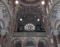 Rondleiding door de Sint Bavokerk: Interieur de kerk is voorzien van prachtig schoon metselwerk en vele mozaïek motieven