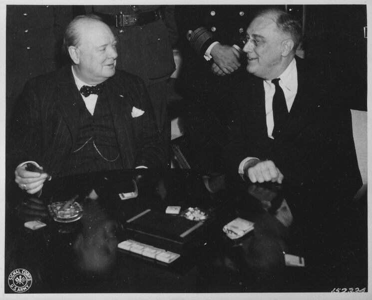 Bestand:Franklin D. Roosevelt and Churchill in Casablanca - NARA - 196748.jpg