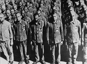 Buchenwald Prisoners 83718.jpg