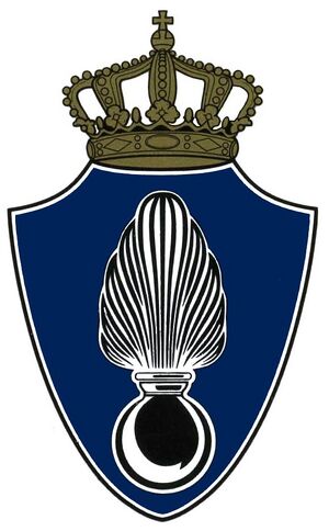 Het wapen van de Koninklijke Marechaussee is blauw met een springende granaat met gesloten vlam in zwart-wit. Op het schild staat de koninklijke Nederlandse kroon.