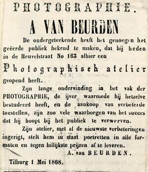 De eerste advertentie van de Tilburgse fotograaf Adriaan van Beurden. Hij opende op 1 mei 1868 een fotografisch atelier aan de Heuvelstraat te Tilburg. In 1874 kreeg Adriaan van Beurden het predikaat hoffotograaf toegekend, vanwege zijn foto´s van het sterfhuis van koning Willem II.
