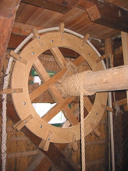 Bestand:Molen De Hoop Appel gaffelwiel.jpg