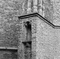 Sint Lambertuskerk: Exterieur gedeelte noordgevel, detail - Loek Tangel - October 1998