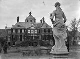 Het van oorlogsschade herstelde Paleis Huis ten Bosch, 14 oktober 1946 (Nationaal Archief)