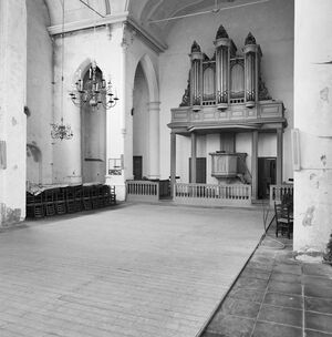 Lambertuskerk raamsdonk interieur overzicht orgel met preekstoel-20000857.jpg