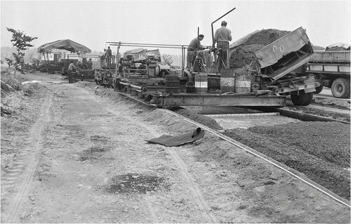 Aanleg wegvak bij Sprang-Capelle in 1968