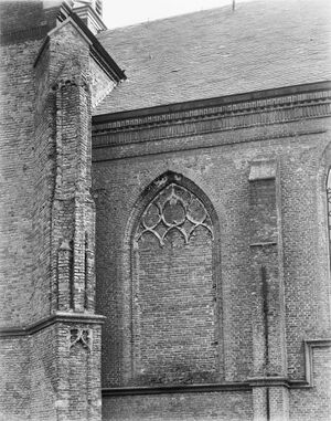 Lambertuskerk raamsdonk eerste schipvenster noord-zijde 20184231.jpg