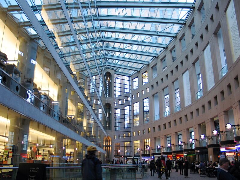 Bestand:Vancouver Public Library Atrium.jpg