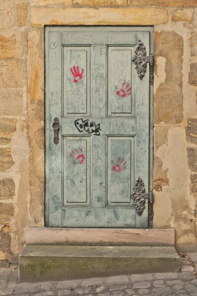 Bestand:Old door in Bamberg (color version).jpg