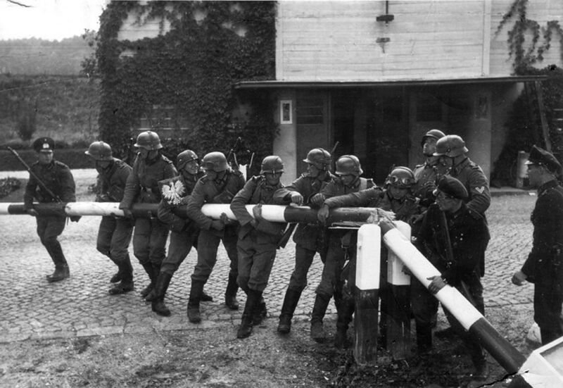 Bestand:Danzig Police at Polish Border (1939-09-01).jpg