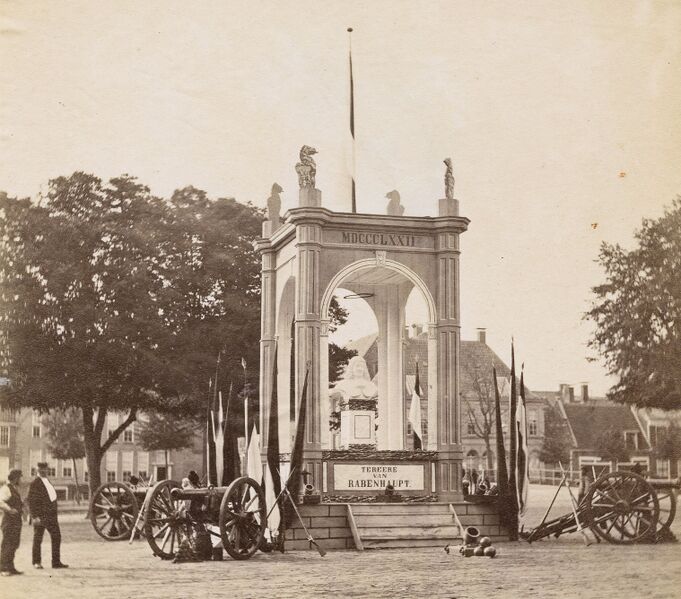 Bestand:1872 Rabenhaupt-monument ter herinnering aan 200 jaar Gronings Ontzet - 02.jpg