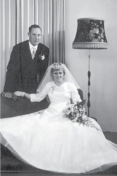 Bestand:Jac-Zijlmans Annie-van-Stokkom trouwfoto 12-mei-1962.jpg