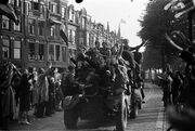 Intocht in Den Haag (8-5-19445)