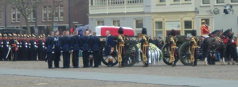 Bestand:Bernard begrafenis.jpg