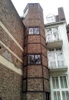 Traptoren in vakwerk aan de achterkant van een burgerhuis in de Stokstraat te Maastricht