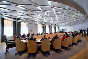 Raad van State vergaderzaal.jpg