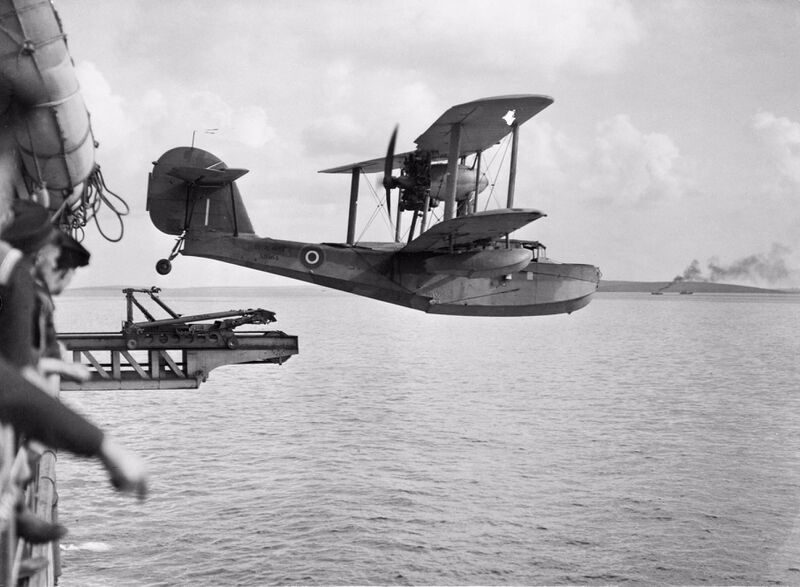 Bestand:HMS Bermuda aircraft.jpg