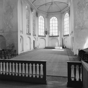 Lambertuskerk raamsdonk interieur overzicht koor-20000859.jpg