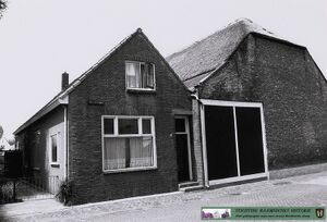 Molenstraat 1 Boerderij. Gebouwd tussen 1850 en 1910. collectie BHIC, nr. PNB001053473 (Foto Wies van Leeuwen maandag 22 juli 1991)