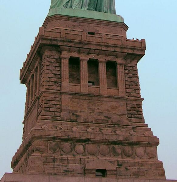 Bestand:Pedestal-of-Statue-of-Liberty.jpg