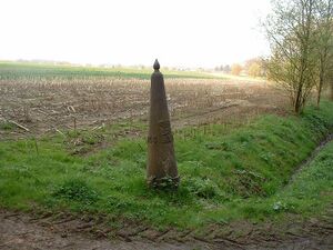 The boundary between Oberpallen and Tontelange - Borne 121 - 2 - Bernard Piette.jpg