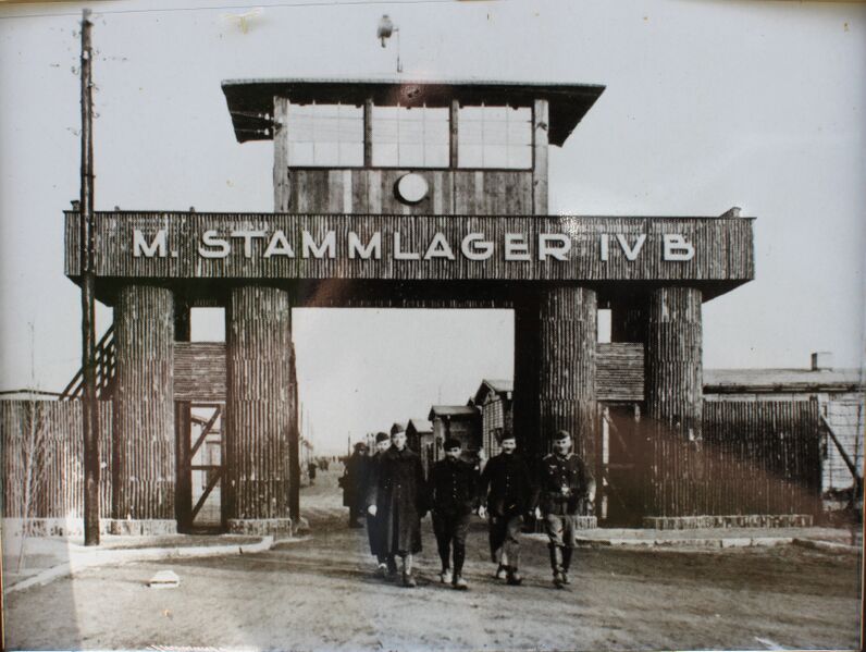 Bestand:Eingang StaLag IVB.jpg