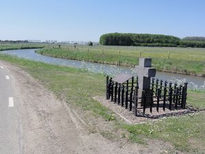 Elst Rijksmonument 14951 moordkruis langs de Linge.JPG