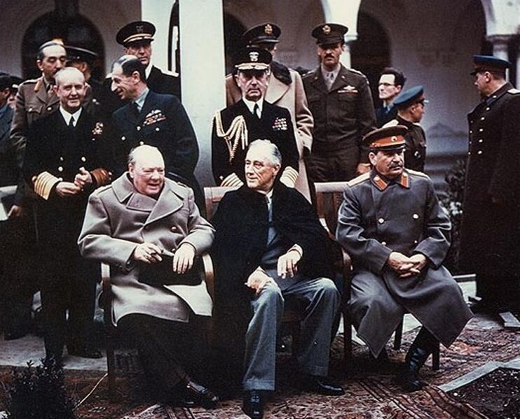 Bestand:Yalta summit 1945 with Churchill, Roosevelt, Stalin.jpg