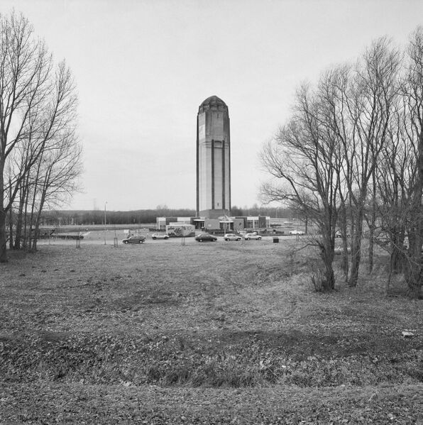 Bestand:Overzicht voormalig watertoren - Raamsdonksveer - 20346871 - RCE.jpg