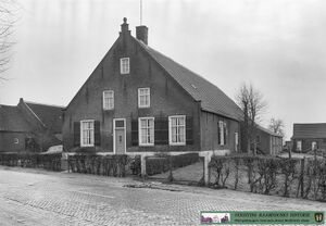 Objectnummer: 101.322 Luiten Ambachtstraat 32 Raamsdonk, gemaakt door G.J. Dukker (donderdag 11 november 1965)