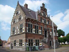 Het in 1621 gebouwde stadhuis van Klundert
