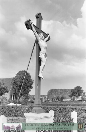 Wegkruis / Veldkruis aan de Luiten Ambachtstraat 29 te Raamsdonk, monument uit 1935