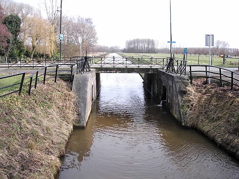 Bestand:Capelle Sluisbrug over het Zuiderafwateringskanaal.jpg