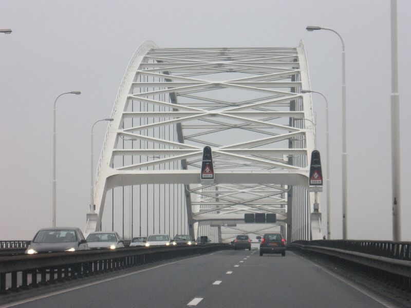 Bestand:Merwedebrug Sleeuwijk.jpg