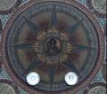 Rondleiding door de Sint Bavokerk: Interieur bovenin de koepel een afbeelding van een persoon?