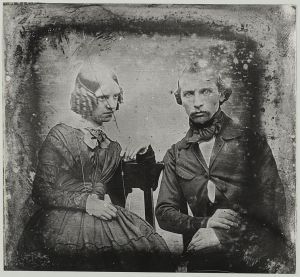 Portret van Carl Weber en zijn eerste vrouw, Emily of Stratford. Roermond Zie: De bruidsfoto des doods