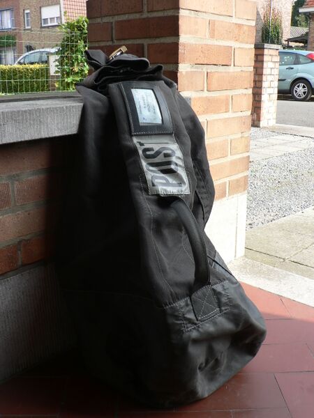 Bestand:Postzak BPost.jpg