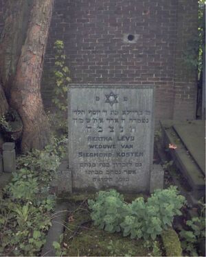 Grave Star of David.jpg