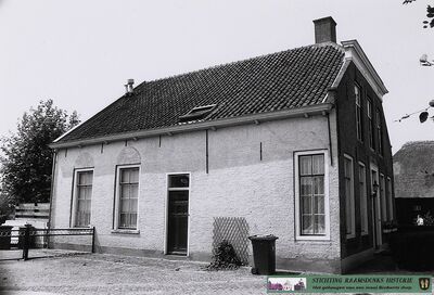 Molenstraat 37; 39 Woonhuis; School. Gebouwd in 1787. collectie BHIC, nr. PNB001053479 (Foto: Wies van Leeuwen maandag 22 juli 1991)