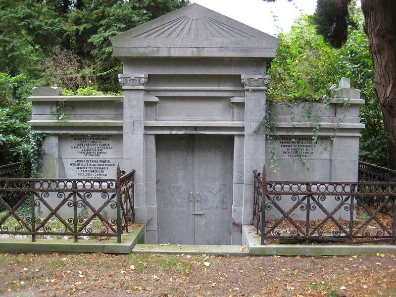 Bestand:Mausoleum Moscowa Arnhem.jpg
