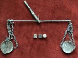 Sehr seltene und schöne Römische Schnellwaage,3e-5eJhd n.Chr.Zustand:MUSEAAL!!! Dazu 3x Römische gewichte,2x2 gram und 3 gram!