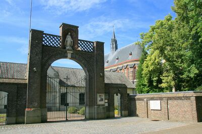 De Achelse Kluis ten zuiden van Valkenswaard ontstond als grenskerk, net op het grondgebied van het prinsbisdom Luik maar dicht bij Staats-Brabant.